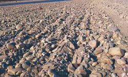 बगरको कर तिर्दै बगरफाँटवासी, गाउँनै जोखिममा