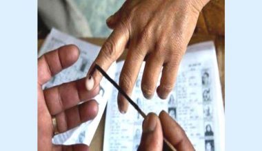 बाँकेमा स्थानीय तहको निर्वाचनमा सातजना तेस्रोलिंगी मतदाताले मतदान गर्दै