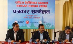 ‘पेट्रोलियम ढुवानी साधनमा ढुवानी भाडा लागु गर्न व्यवसायीहरुको माग’