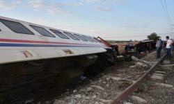 दक्षिणपूर्वी कंगोमा रेल दुर्घटना हुँदा ६० जनाको मृत्यु