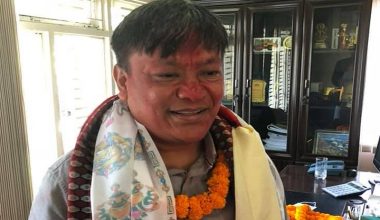 ‘सरकारले साना व्यवसायीहरुको वृद्धि विकासमा निषेधको नीति लियो’