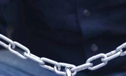 नौ वर्षीय बालक उपचार अभावमा साङ्लोमा बाँधिए