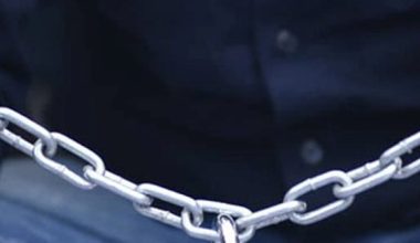 नौ वर्षीय बालक उपचार अभावमा साङ्लोमा बाँधिए