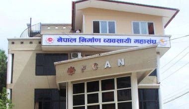 अप्रत्यासित मूल्यवृद्धि भएको भन्दै नेपाल निर्माण व्यवसायी महासंघको धर्ना