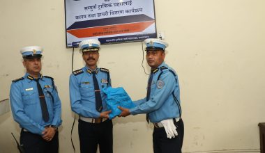 काठमाडौं उपत्यकामा कार्यरत ट्राफिक प्रहरीलाई डायरी र कलम अनिवार्य