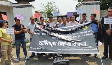 निर्माण व्यवसायीले बिहीबारदेखि बालुवाटारमा एक घण्टा धर्ना दिने