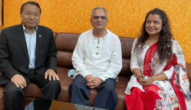 ‘नलाऊ माया दुइतिर..’ भनेर गीत गाउनेहरू तीनतिर पो भइयो : बाबुराम भट्टराई