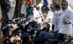 श्रीलंकामा कर्फ्यूको अवज्ञासँगै २६ मन्त्रीले गरे सामूहिक राजीनामा