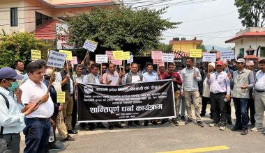 निर्माण व्यवसायीको आन्दोलन : सातै प्रदेशका जिल्ला प्रशासन र प्रदेश प्रमुखको कार्यालयमा धर्ना