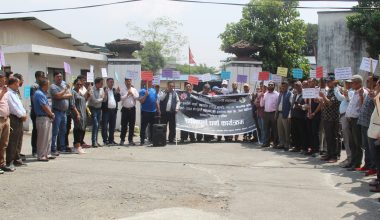 निर्माण व्यवसायीहरु आन्दोलित, आइतबारदेखि अत्यावश्यक बाहेकका निर्माण कार्य बन्द