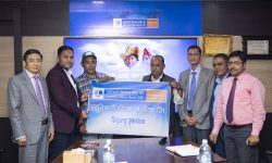 लुम्बिनी विकास बैंकको लोगो अंकित झण्डा हस्तान्तरण