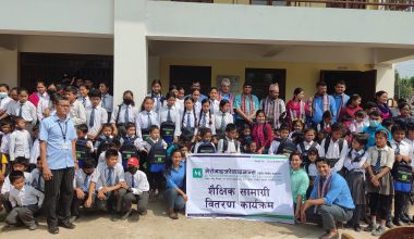 मेरो माईक्रो फाइनान्सद्वारा शैक्षिक सामाग्री हस्तान्तरण