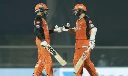 आईपीएलमा बैंग्लाेर हैदरावादसँग ९ विकेटले पराजित