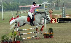 टुँडिखेलमा सेनाले मनायो घोडेजात्रा (फोटो फिचर)