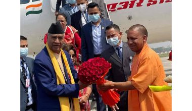 प्रधानमन्त्री देउवा बनारस पुगे, मुख्यमन्त्री योगीले गरे स्वागत