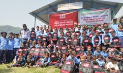 डिस मिडिया नेटवर्कद्वारा विद्यार्थीलाई शैक्षिक सामग्री वितरण