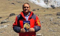 साहित्यकार दाहालको आँखामा जापान ‘कालापत्थर सगरमाथाको काखमा’ विमोचित