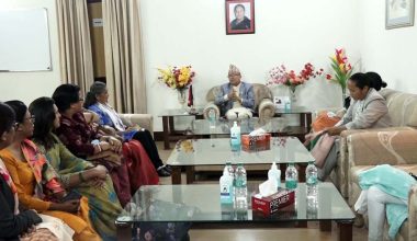 महिला नेतृले निर्वाचन आयुक्तलाई भने- दलले एक पदमा उम्मेदवारी दिएँ, महिला अनिवार्य हुनुपर्‍यो
