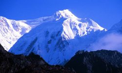 ४७ आरोही कञ्चनजङ्घाको आधार शिविरमा