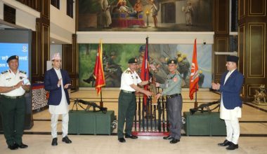 सेनाद्वारा सशस्त्र प्रहरीलाई पाँच हजार ९० थान हतियार प्रदान