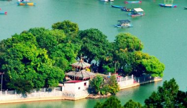 नयाँ वर्षको पहिलो दिन, मन्दिरहरुमा दिनभरी दर्शनार्थीको भिड