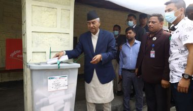 प्रधानमन्त्री देउवाद्वारा मतदान