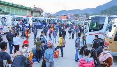 मतदानका लागि घर फर्किनेको संख्या बढेसँगै काठमाडौंबाट बाहिरिने नाकामा भिड