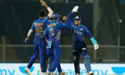 आईपीएल : गुजरातमाथि मुम्बईकाे रोमाञ्चक जित