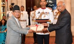 भारतका राष्ट्रपतिसमक्ष ओहोदाको प्रमाणपत्र प्रस्तुत