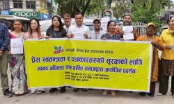 मानव अधिकार तथा शान्ति समाजले प्रेस स्वतन्त्रता र पत्रकारको सुरक्षामा जोड दिँदै प्रदर्शन