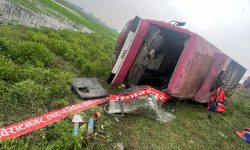 सप्तरीमा बस दुर्घट हुदाँ एकको मृत्यु, ११ जना घाइते