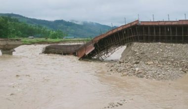 बाढीबाट पुलमा क्षति, यातायात अवरुद्ध