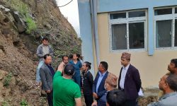 पहिराको जोखिमपछि नगर प्रमुखसहितको टोली चाँगुनारायण अस्पताल अनुगमनमा