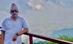 उसँग केही घाउहरू मात्र छन् !