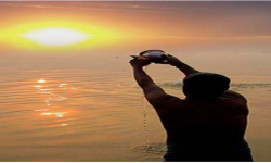 सूर्यदेवलाई जल !