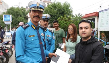 चोरीकाे मोटरसाईकल सम्बन्धित धनीलाई हस्तान्तरण