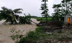 झापामा बाढीकाे वितण्डा, १३ घरपरिवार विस्थापित