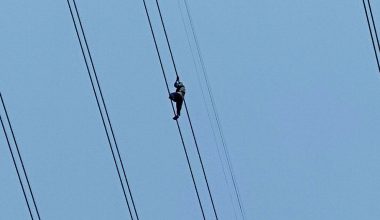 विद्युत् प्रसारण लाइनमा मानिस चढेपछि : ७० मेगावाट उत्पादन बन्द, ६० लाखको घाटा