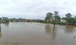 अविरल वर्षापछि धनगढीको बजार क्षेत्र जलमग्न