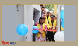 माछापुच्छ्रे बैंकद्वारा हलेसी मन्दिरलाई भक्तजन गन्ने मेसिन हस्तान्तरण