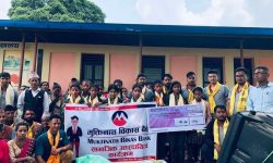 मुक्तिनाथ बैंकले गर्‍याे चण्डेश्वरी आधारभूत विद्यालयलाई सहयोग