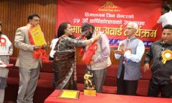 स्वयंसेवी शतक रक्तदाता कर्माचार्यलाई सम्मान