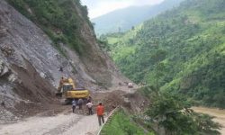 बेँसीसहर–चामे सडक अवरुद्ध