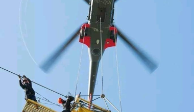 बिजुलीको तारमा रहेका माइला विकको नेपाली सेनाले गर्‍याे उद्धार