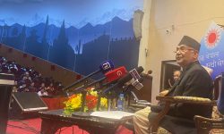 हाकिम होइन, सेवक भएर काम गर्नूस् : ओली