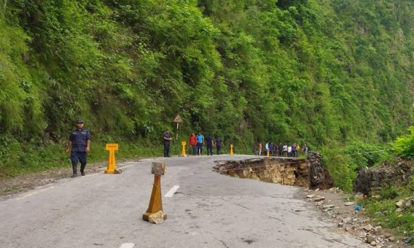 भासिएको सडक एकतर्फीमात्रै सञ्चालन