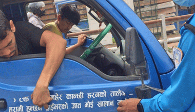 सवारी साधनमा लेखिएका विभिन्न भनाइहरु हटाउने वा मेट्ने कार्यकाे ओरेकले गर्‍याे स्वागत