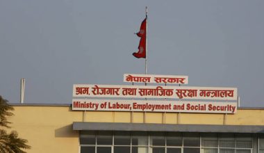 मन्त्रालयले भन्यो- वैदेशिक रोजगारीमा ठगिएका सम्पर्कमा आउनू