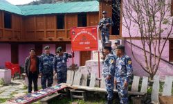 अँध्यारोमा रात बिताउँदै तिंकर प्रहरी