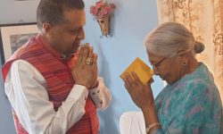 बसन्त चौधरीले गरे स्रष्टाको नाममा स्थापित पुरस्कार उनकै परिवारमा समर्पण